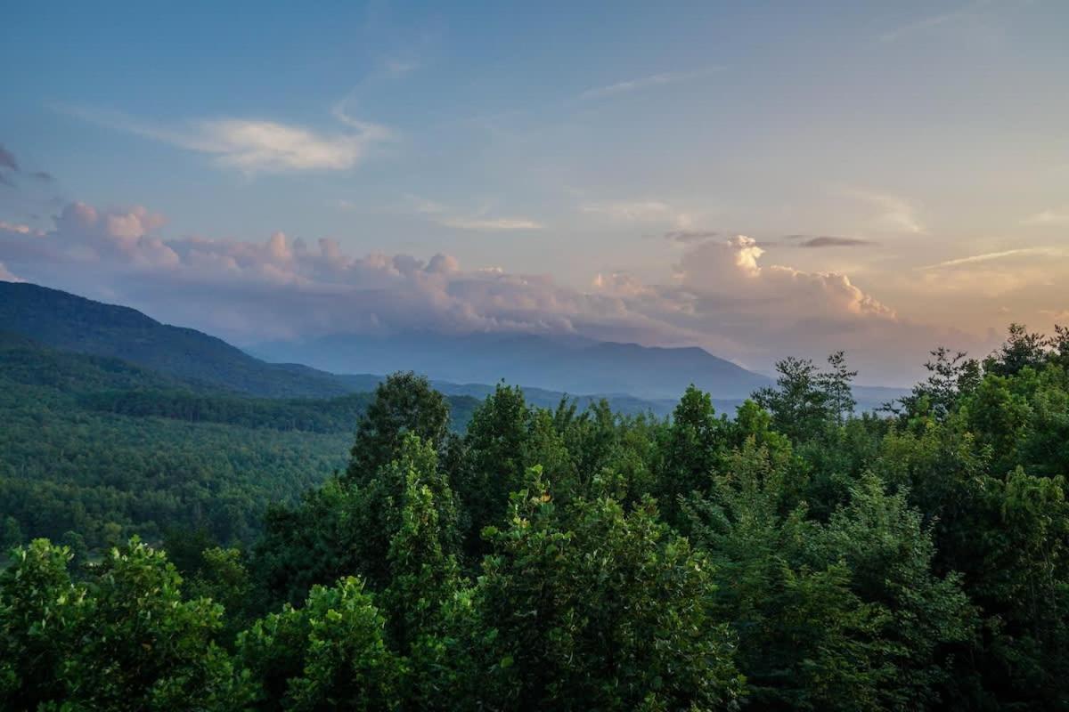Modern Mountain Escape Villa Gatlinburg Exterior photo