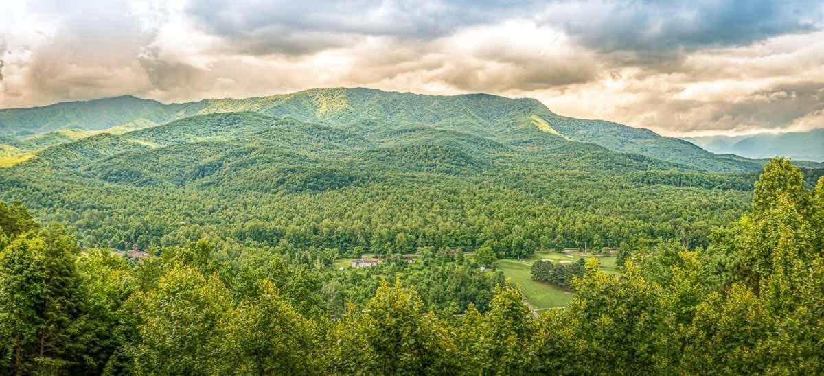 Modern Mountain Escape Villa Gatlinburg Exterior photo