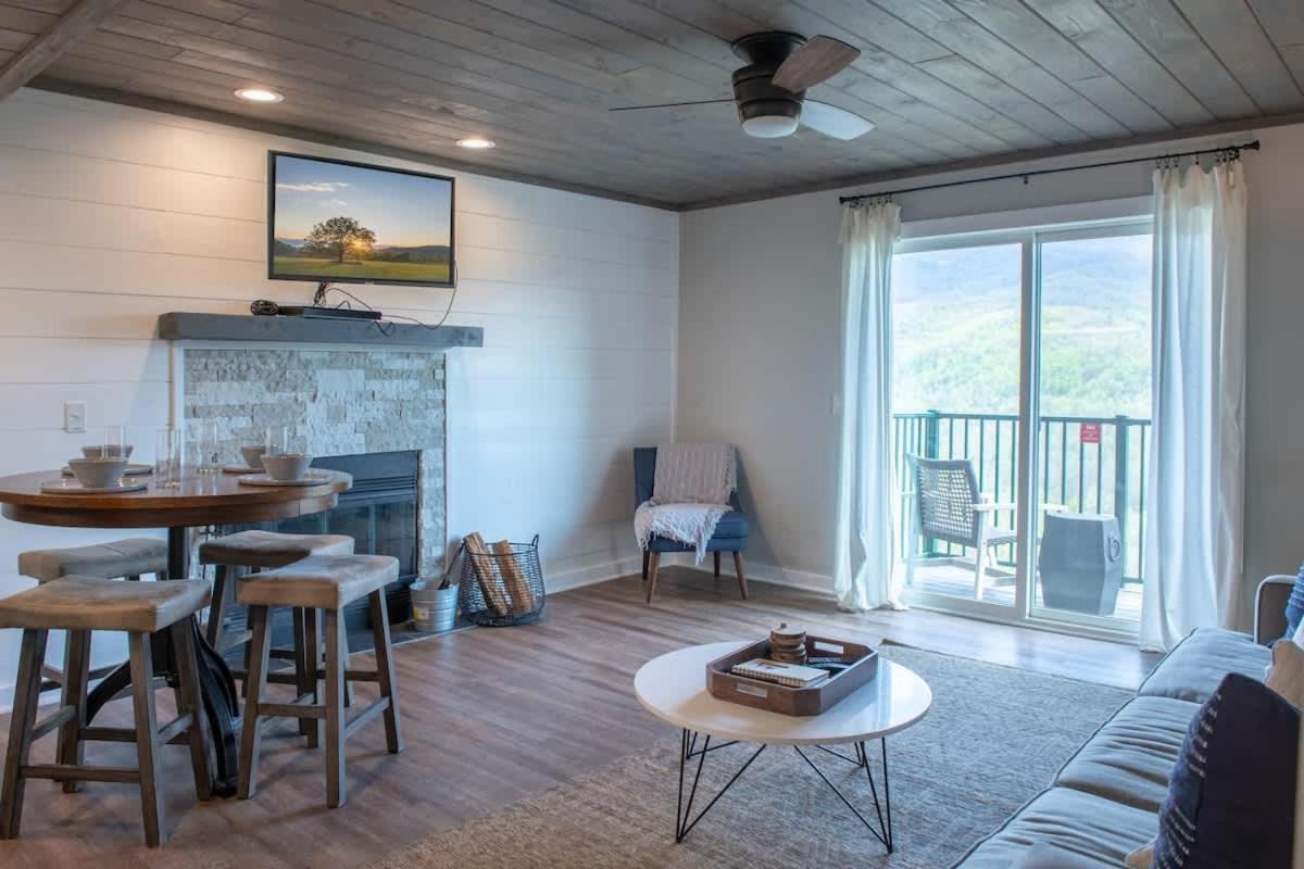 Modern Mountain Escape Villa Gatlinburg Exterior photo