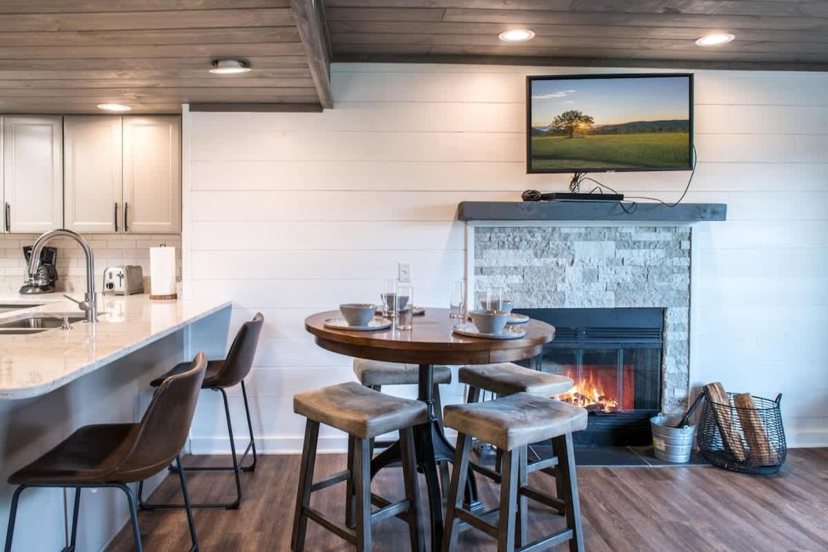 Modern Mountain Escape Villa Gatlinburg Exterior photo